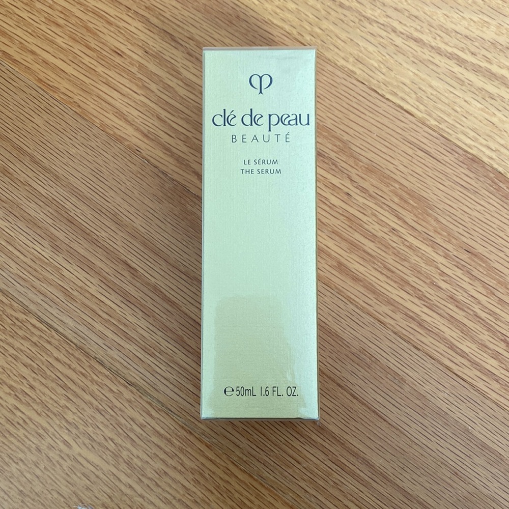 Sealed NIB 50ml Cle de Peau Le Serum.